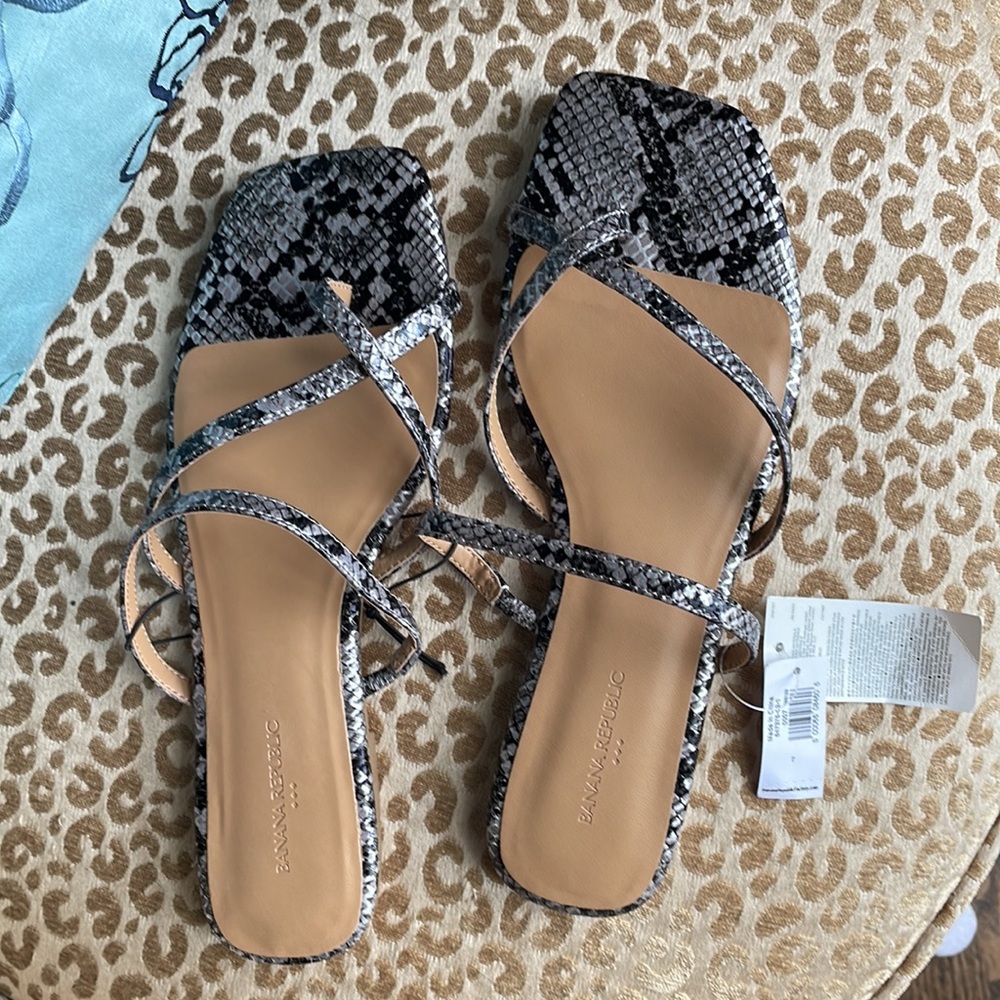 NIB black and silver strappy flat Banana Republic Factory Barely There sandal